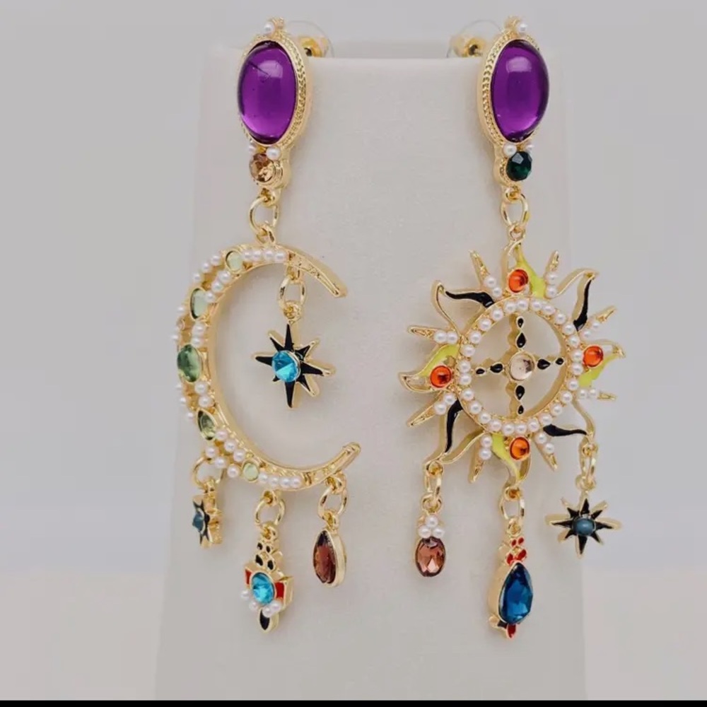 Asymmetric sun moon ear posts